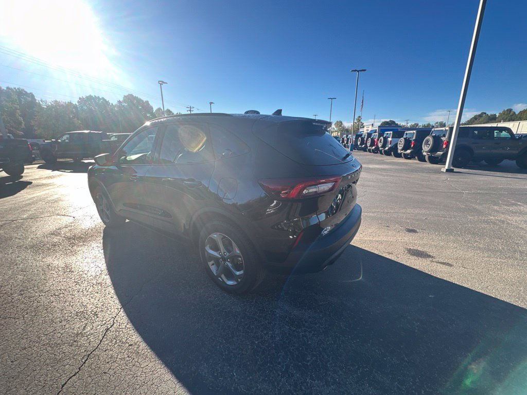 Used 2025 Ford Escape ST-Line AWD/4WD image 4