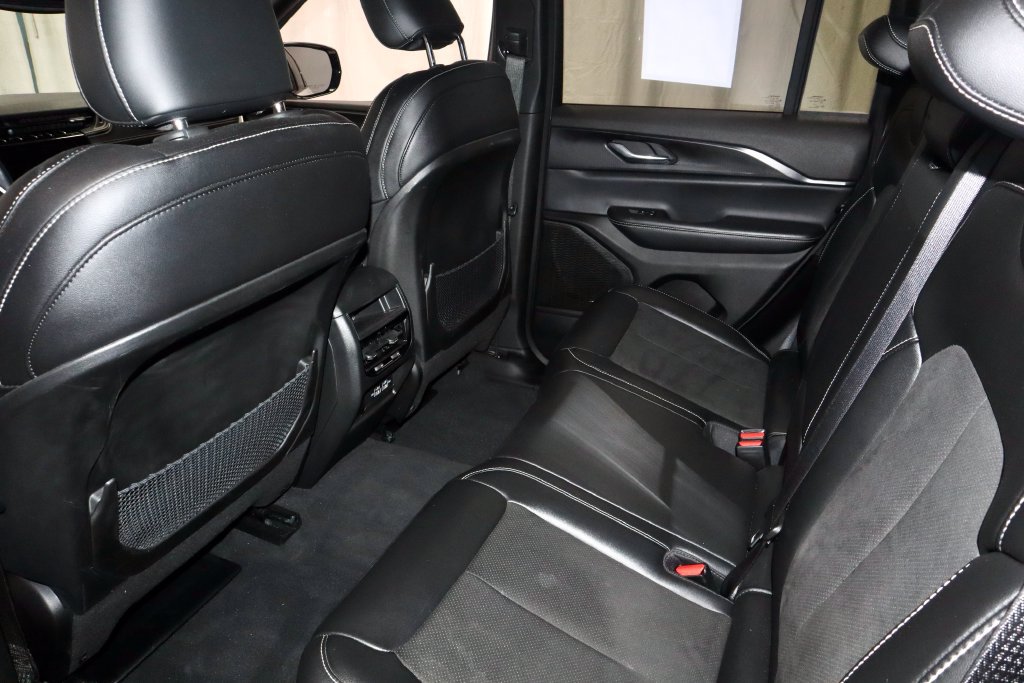 Used 2024 Jeep Grand Cherokee Altitude AWD/4WD image 21