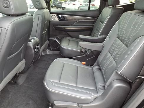 Used 2025 Buick Enclave Avenir AWD/4WD image 9