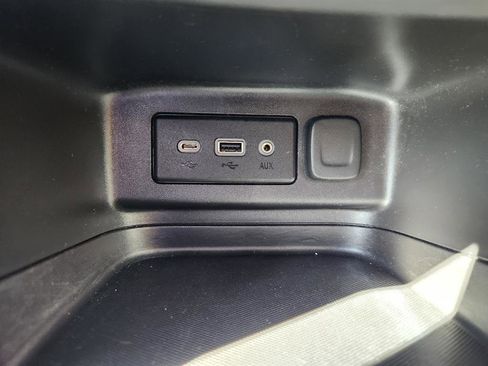 Used 2022 Chevrolet Equinox LT image 38