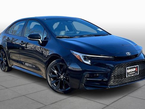 Used 2023 Toyota Corolla SE w/ SE Premium Package image 3