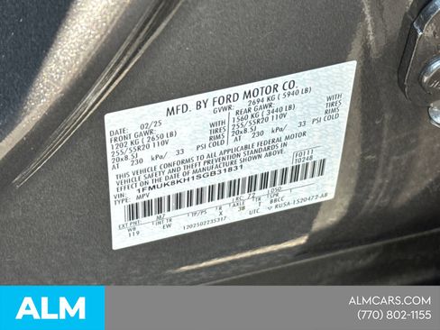 Used 2025 Ford Explorer ST-Line AWD/4WD image 40