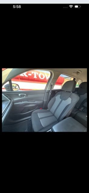 Used 2025 Kia Sorento LX FWD image 6