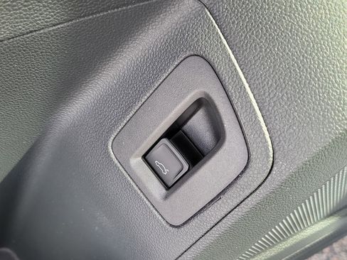 Used 2023 Volkswagen Atlas Cross Sport SEL image 26