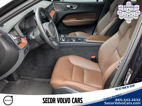 Used 2023 Volvo XC60 B5 Plus w/ Climate Package AWD/4WD image 14