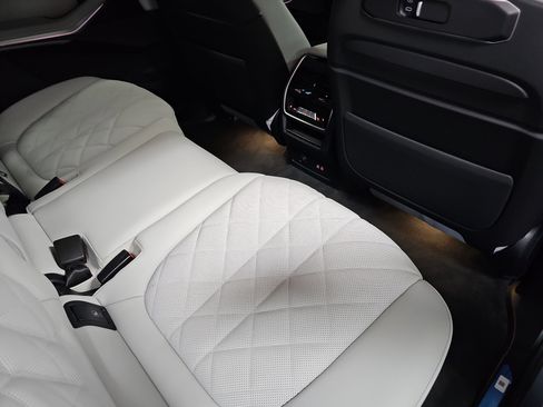 New 2026 BMW X7 xDrive40i w/ Premium Package image 11