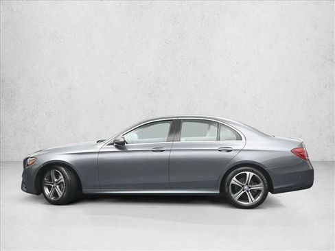 Used 2017 Mercedes-Benz E 300 4MATIC image 7