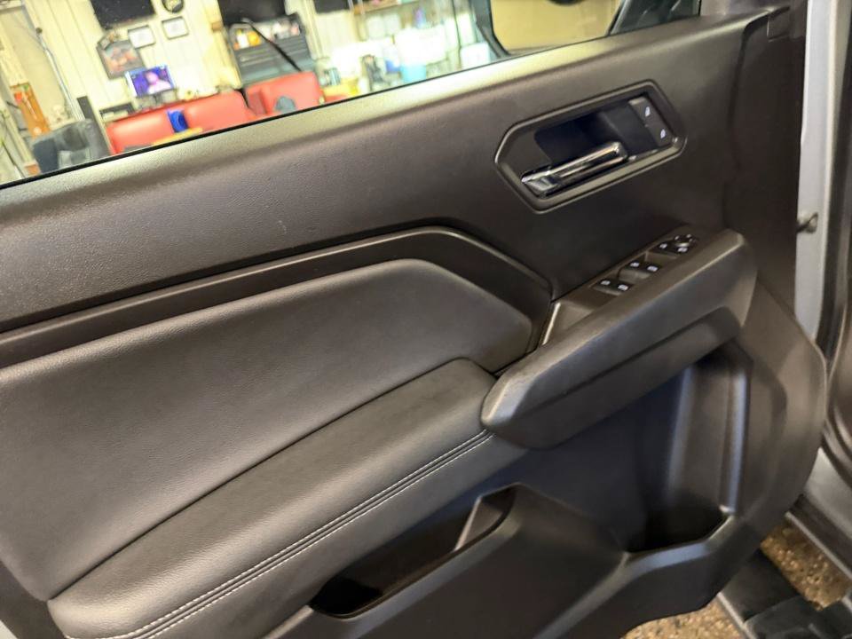 Used 2025 Chevrolet Colorado W/T w/ Advanced Trailering Package AWD/4WD image 36