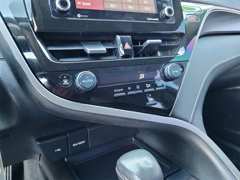 Used 2022 Toyota Camry SE image 15