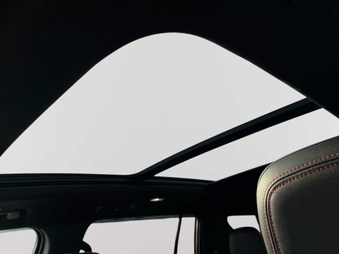 Certified 2024 Chevrolet Traverse RS image 19