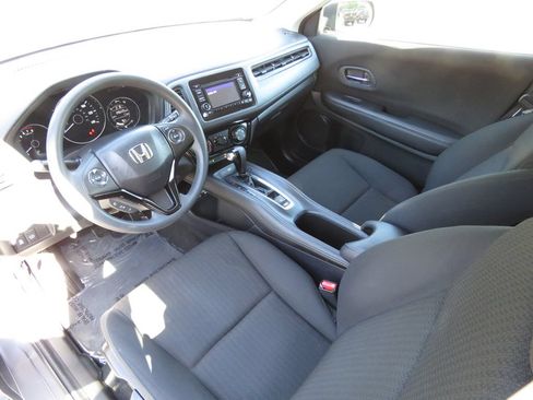 Used 2018 Honda HR-V LX image 11