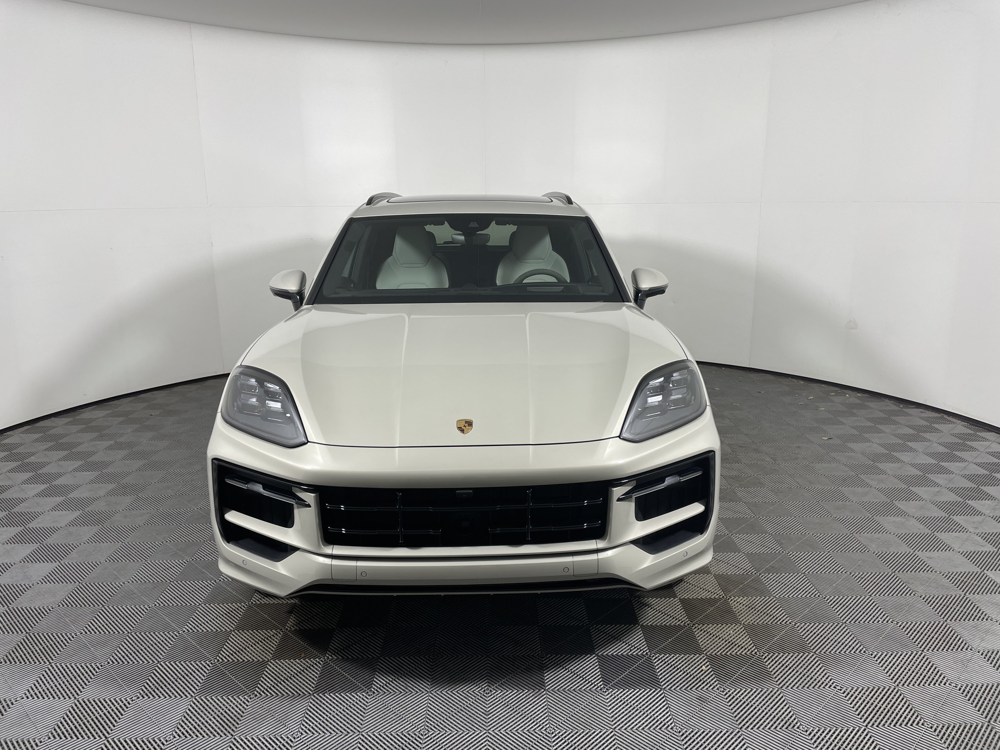 Used 2025 Porsche Cayenne GTS AWD/4WD image 10