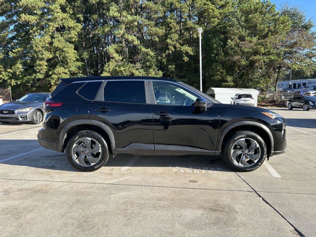 Used 2025 Nissan Rogue SV AWD/4WD image 2
