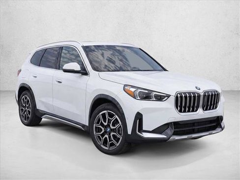Used 2025 BMW X1 xDrive28i w/ Technology Package AWD/4WD image 3