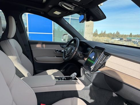 New 2026 Volvo XC90 T8 Plus w/ Protection Package Premier image 13