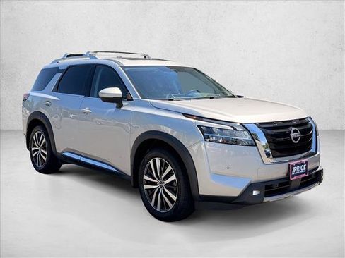 Used 2022 Nissan Pathfinder Platinum w/ Cargo Package AWD/4WD image 3