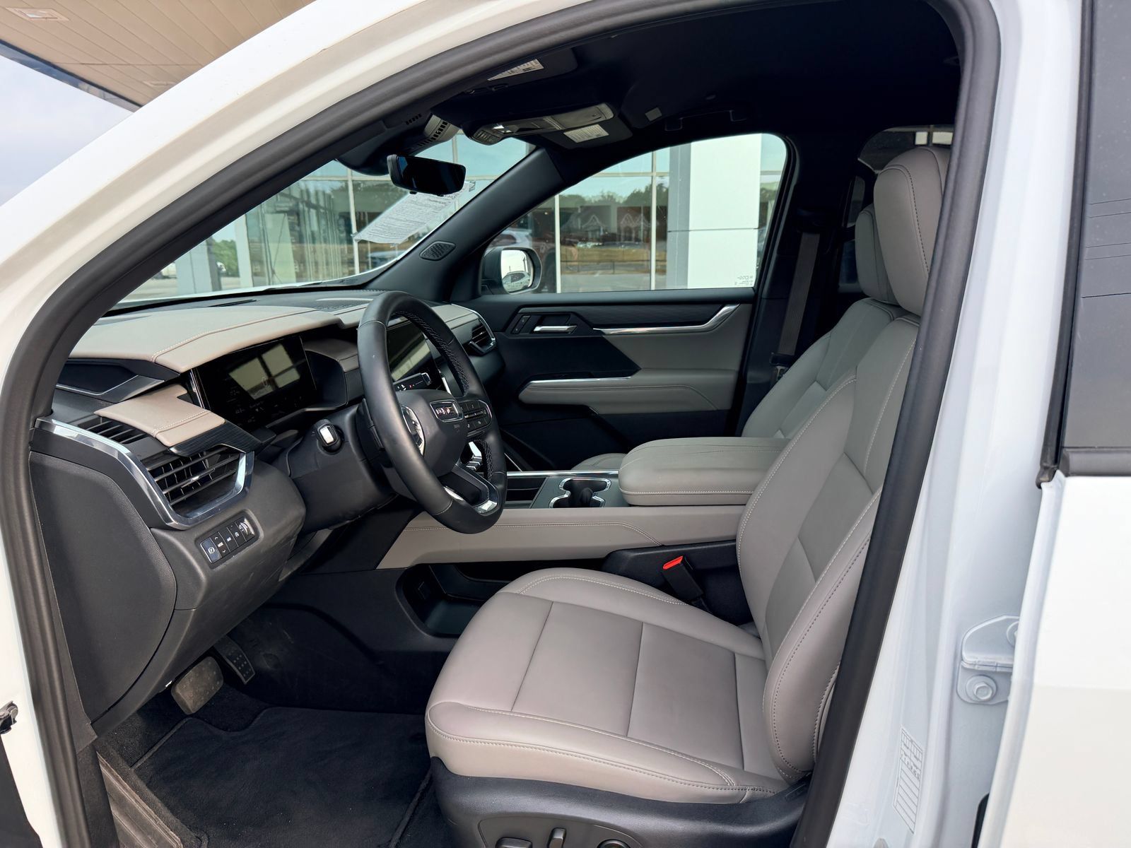 Used 2026 GMC Acadia Elevation w/ Elevation Premium Package AWD/4WD image 12