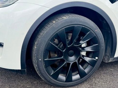 Used 2022 Tesla Model Y Long Range AWD/4WD image 13