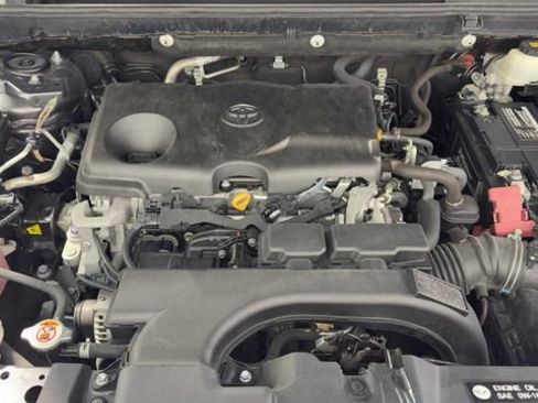 Used 2021 Toyota RAV4 XLE FWD image 34