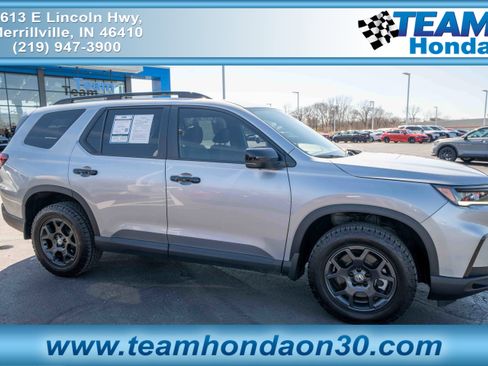 Certified 2025 Honda Pilot TrailSport image 1