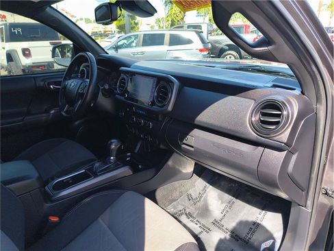 Used 2022 Toyota Tacoma TRD Off-Road w/ Technology Package RWD image 12