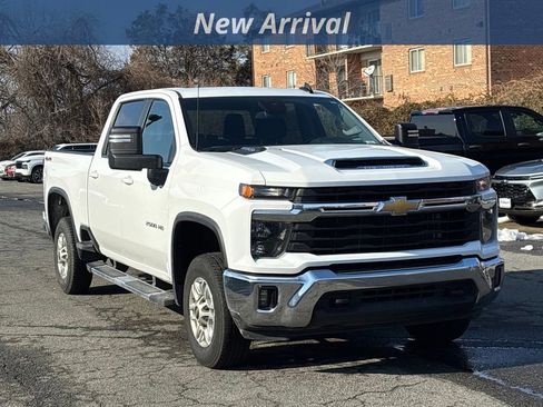 Used 2025 Chevrolet Silverado 2500 LT w/ Convenience Package image 4
