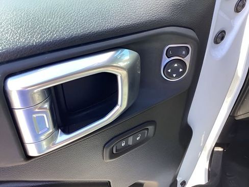 Used 2024 Jeep Wrangler Unlimited image 13