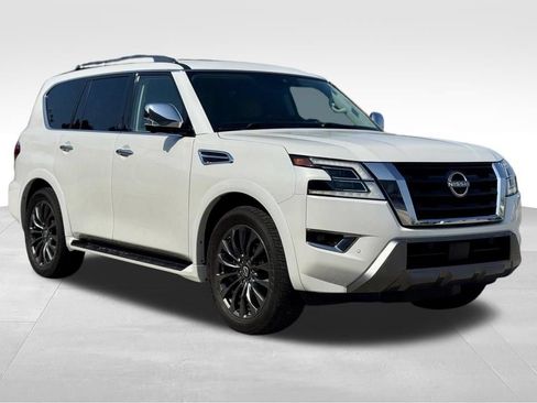 Used 2023 Nissan Armada Platinum w/ Captain's Chairs Package RWD image 2