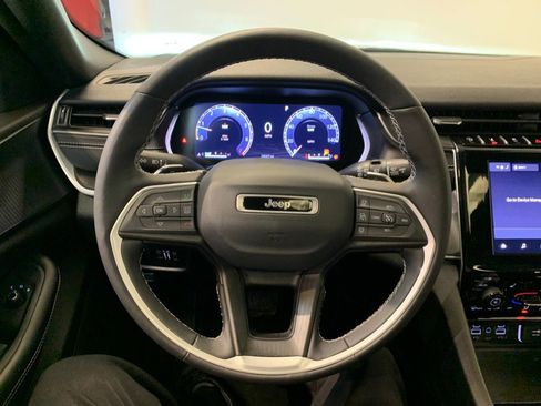 Used 2024 Jeep Grand Cherokee L Laredo image 21