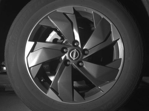 Used 2025 Nissan Rogue SV AWD/4WD image 18