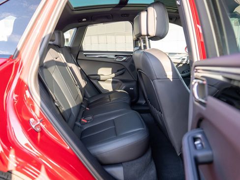 Certified 2022 Porsche Macan AWD/4WD image 25