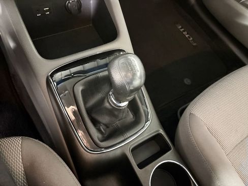 Used 2017 Kia Forte LX image 16