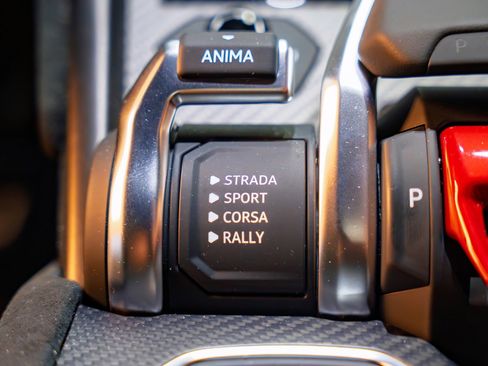 Used 2024 Lamborghini Urus Performante image 35