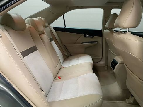 Used 2012 Toyota Camry XLE w/ Leather Pkg FWD image 13