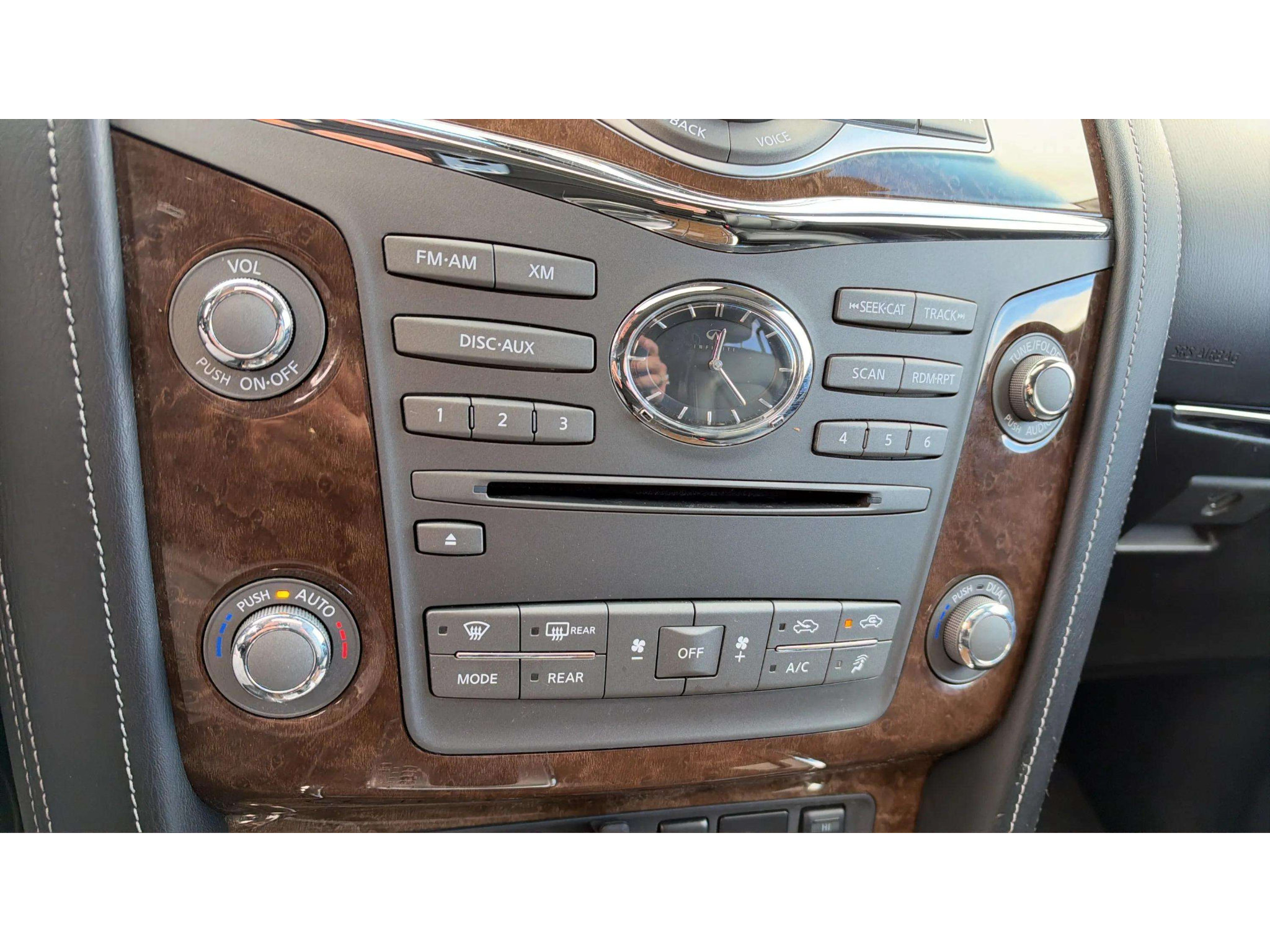 Used 2017 INFINITI QX80 4WD w/ All Season Package image 24