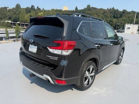 Used 2019 Subaru Forester Touring AWD/4WD image 3