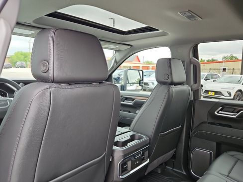 New 2026 GMC Sierra 2500 Denali w/ Denali Reserve Package AWD/4WD image 9