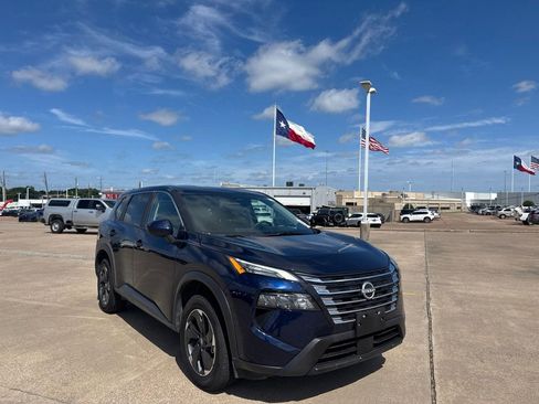 Certified 2025 Nissan Rogue SV FWD image 1