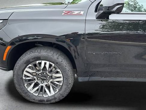Used 2025 Chevrolet Suburban Z71 AWD/4WD image 31