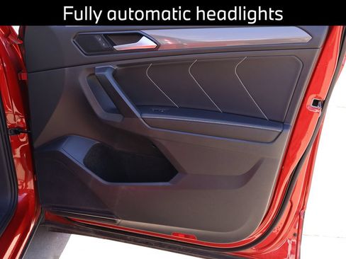 Certified 2023 Volkswagen Tiguan SE w/ Panoramic Sunroof Package AWD/4WD image 11