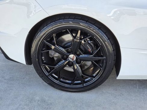 Used 2021 Chevrolet Corvette Stingray Coupe w/ Z51 Performance Package RWD image 8