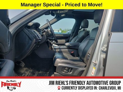 Used 2018 Land Rover Discovery SE image 9