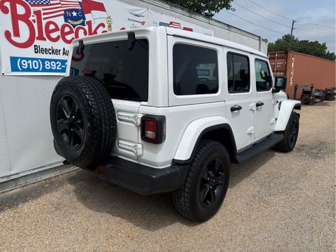 Used 2021 Jeep Wrangler Unlimited Sahara AWD/4WD image 3