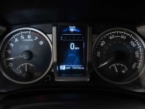 Used 2016 Toyota Tacoma Limited w/ Towing Package RWD image 20