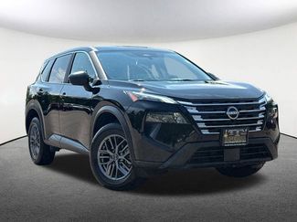 Used 2024 Nissan Rogue S video 2