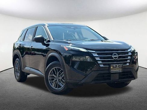 Used 2024 Nissan Rogue S image 2