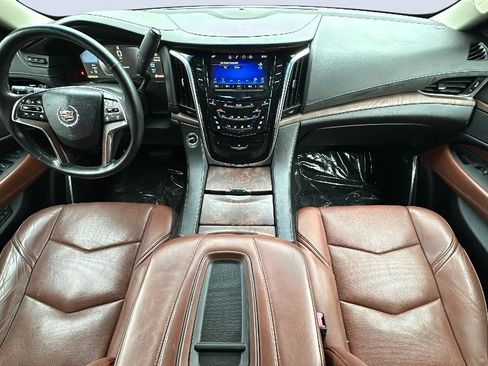 Used 2015 Cadillac Escalade ESV Luxury AWD/4WD image 9
