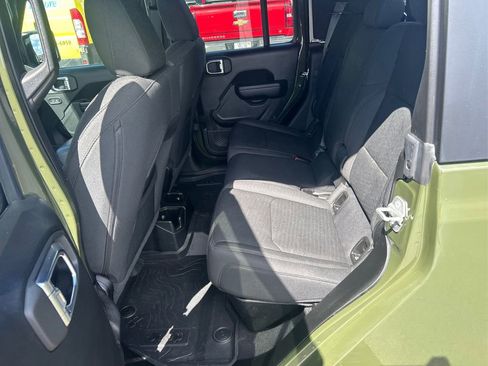 Used 2021 Jeep Gladiator Sport image 20