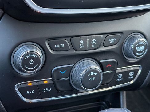 Used 2020 Jeep Cherokee Latitude image 20