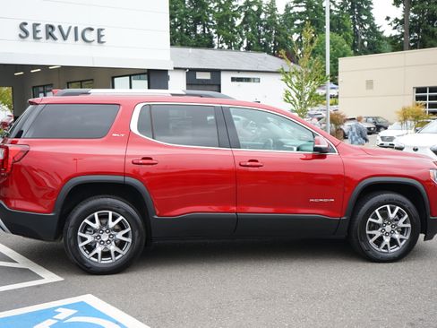 Used 2023 GMC Acadia SLT image 2